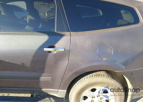 2013 Chevrolet Traverse Ls z USA, uszkodzony, nr VIN 1GNKRFKD8DJ245766